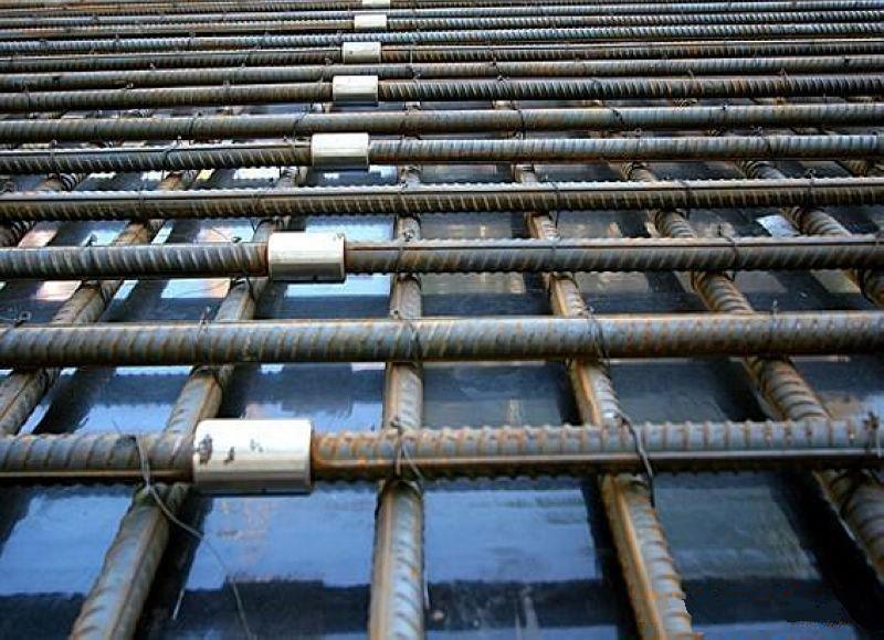 个旧为什么建楼房时，要在钢筋上加一排小圆环？原来作用这么大